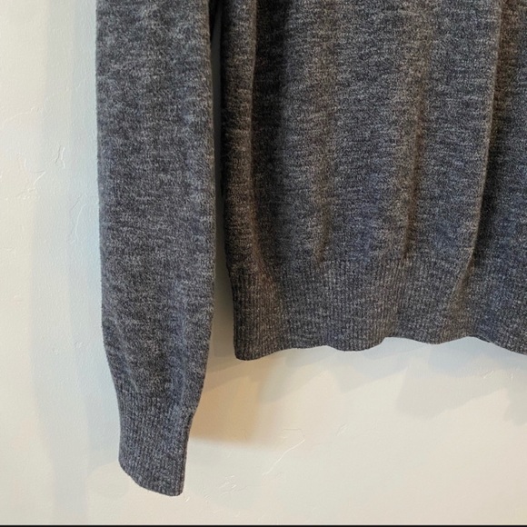 American Eagle V-Neck Sweater - Picture 4 of 4